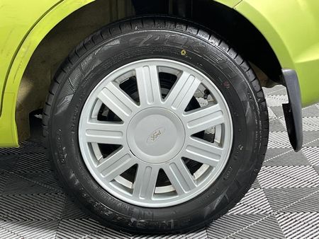 2010-Ford-Figo-14-Trend_6