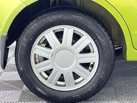 2010-Ford-Figo-14-Trend_7