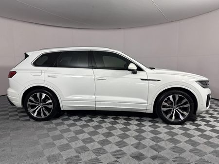 2019-Volkswagen-Touareg-30-TDI-V6-Executive_18