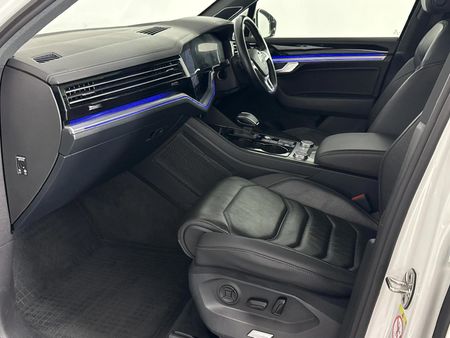 2019-Volkswagen-Touareg-30-TDI-V6-Executive_8