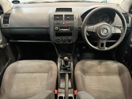 2015-Volkswagen-Polo-Vivo-GP-14-Blueline-5-dr_9