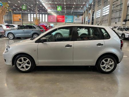 2015-Volkswagen-Polo-Vivo-GP-14-Blueline-5-dr_5