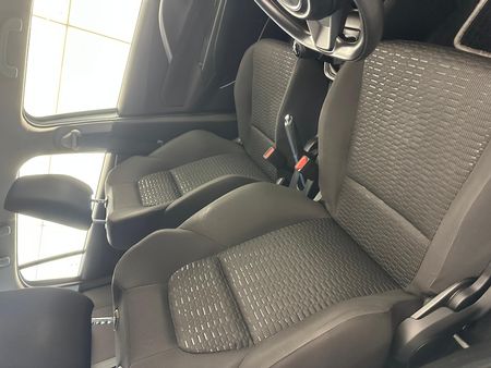 2025-Suzuki-Swift-12-GL_9