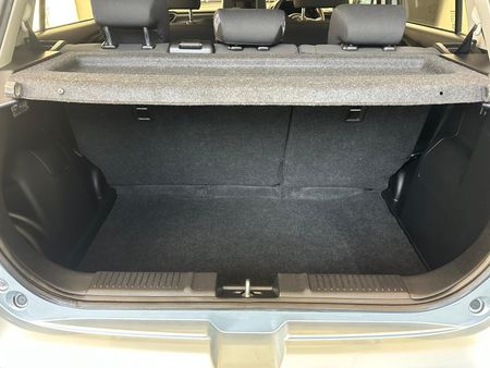 2025-Suzuki-Swift-12-GL_8