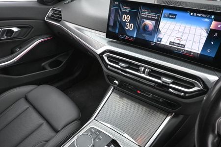 2022-BMW-3-Series-318i-M-Sport-Launch-Edition-Auto_9