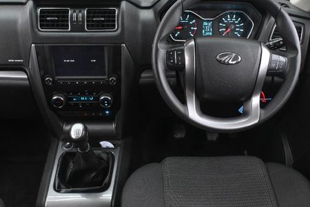 2023-Mahindra-Pik-Up-22-mHawk-S10-Double-Cab_8