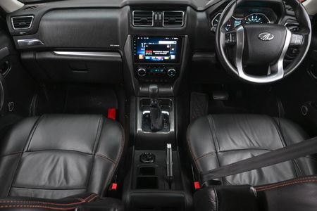 2023-Mahindra-Pik-Up-22-mHawk-S11-Dawn-4x4-Auto-Double-Cab_7
