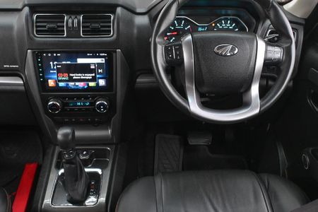 2023-Mahindra-Pik-Up-22-mHawk-S11-Dawn-4x4-Auto-Double-Cab_8
