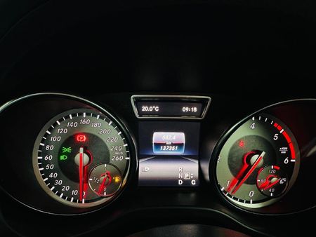 2016-Mercedes-Benz-GLA-220-CDI-Auto-4Matic_12