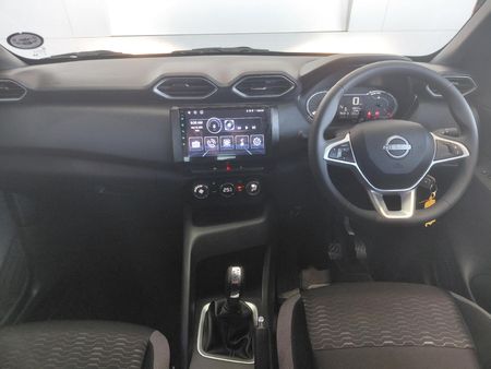 2025-Nissan-Magnite-10-Visia-AMT_9