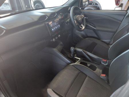 2025-Nissan-Magnite-10-Visia-AMT_12