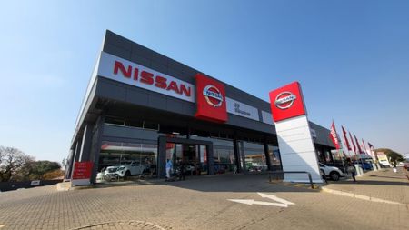 2025-Nissan-Magnite-10-Visia-AMT_14