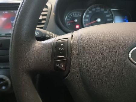 2013-Hyundai-i10-125-GLS-Fluid_15