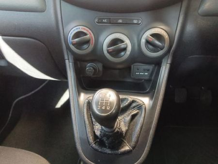 2013-Hyundai-i10-125-GLS-Fluid_17