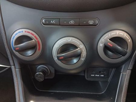 2013-Hyundai-i10-125-GLS-Fluid_18