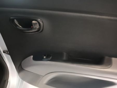 2013-Hyundai-i10-125-GLS-Fluid_25
