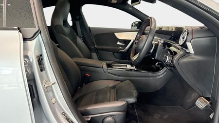 2025-Mercedes-Benz-CLA-200-Progressive_12