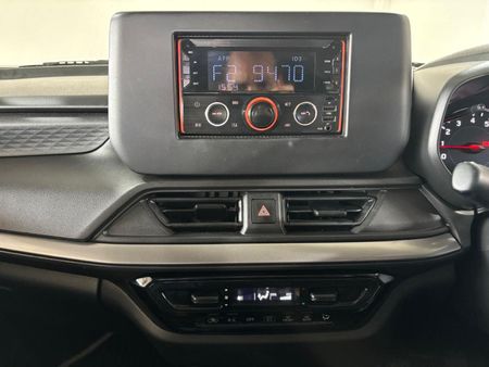 2025-Suzuki-Swift-12-GL_9