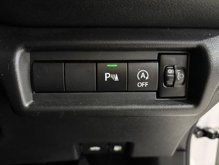 2025-Suzuki-Swift-12-GL_11