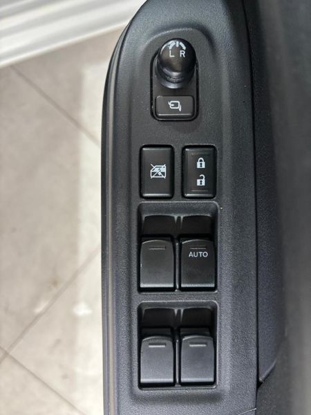 2025-Suzuki-Swift-12-GL_12