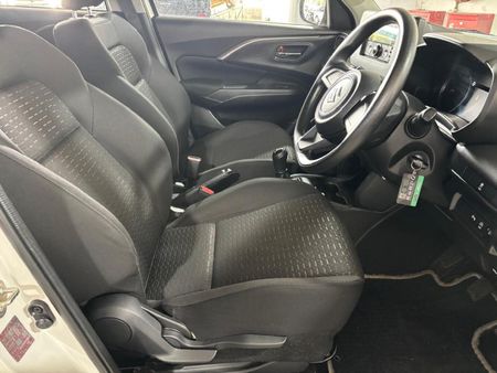 2025-Suzuki-Swift-12-GL_15