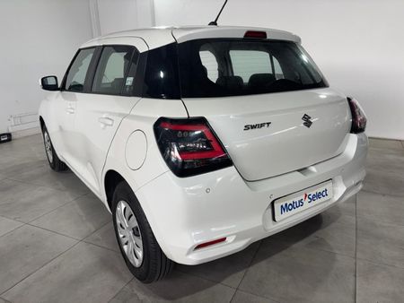 2025-Suzuki-Swift-12-GL_3