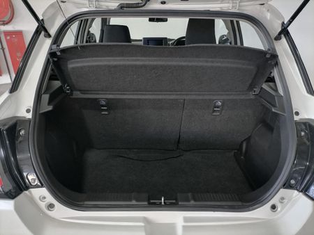2025-Suzuki-Swift-12-GL_8