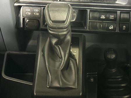 2025-Toyota-Land-Cruiser-79-28-GD-6-Auto-Double-Cab_10