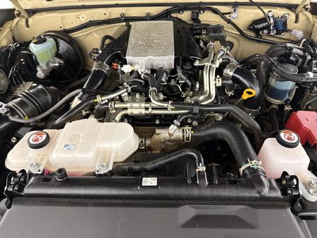 2025-Toyota-Land-Cruiser-79-28-GD-6-Auto-Double-Cab_13