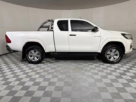 2019-Toyota-Hilux-24-GD-6-Raised-Body-SRX-Extended-Cab_10