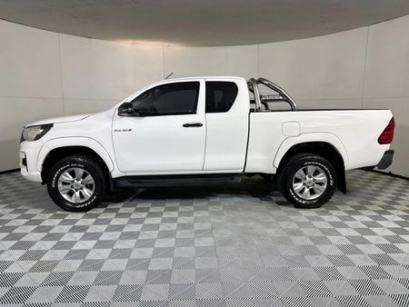 2019-Toyota-Hilux-24-GD-6-Raised-Body-SRX-Extended-Cab_12