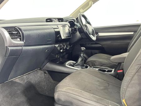 2017-Toyota-Hilux-28-GD-6-Raised-Body-Raider-Extended-Cab_6