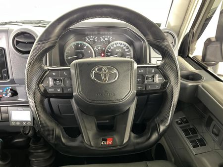 2024-Toyota-Land-Cruiser-79-45-D-Double-Cab_13