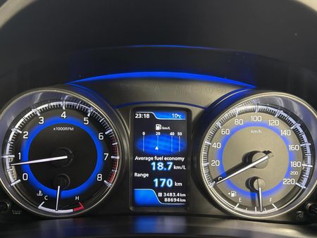 2018-Suzuki-Baleno-14-GLX_2