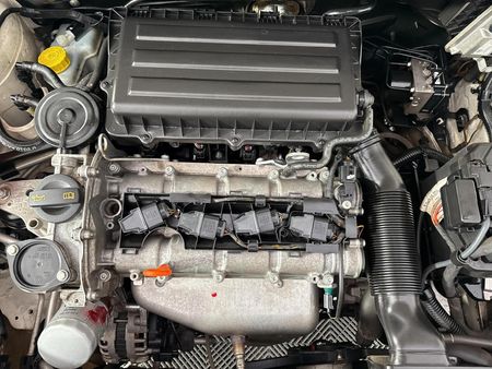 2011-Volkswagen-Polo-Vivo-14-Trendline-5-dr_12