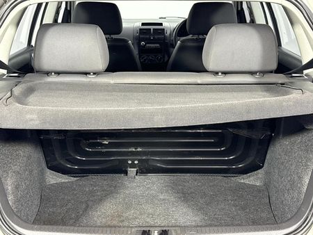 2011-Volkswagen-Polo-Vivo-14-Trendline-5-dr_13