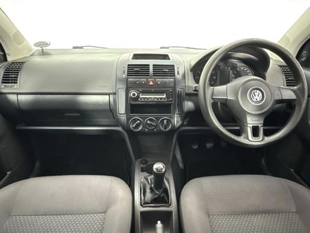 2011-Volkswagen-Polo-Vivo-14-Trendline-5-dr_1