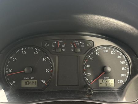2011-Volkswagen-Polo-Vivo-14-Trendline-5-dr_2