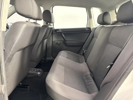 2011-Volkswagen-Polo-Vivo-14-Trendline-5-dr_3