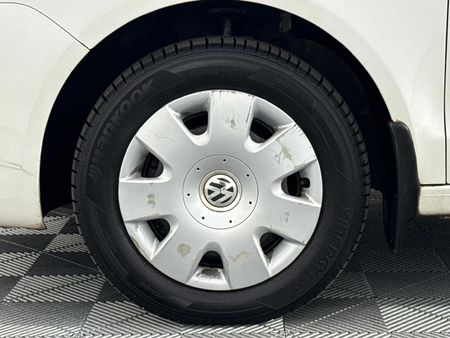 2011-Volkswagen-Polo-Vivo-14-Trendline-5-dr_4