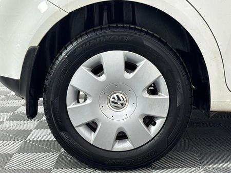 2011-Volkswagen-Polo-Vivo-14-Trendline-5-dr_7