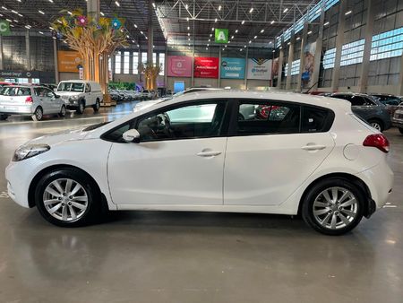 2014-Kia-Cerato-16-EX-5-dr_5