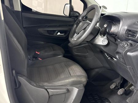 2019-Opel-Combo-Life-Enjoy-16-TD_9