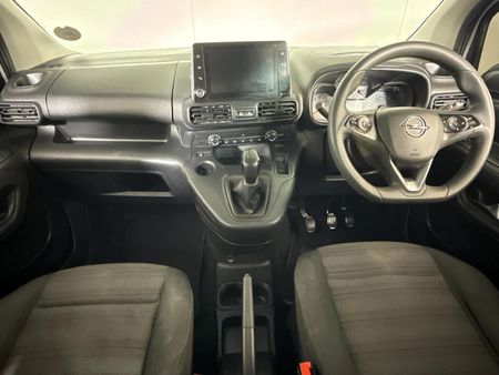 2019-Opel-Combo-Life-Enjoy-16-TD_1