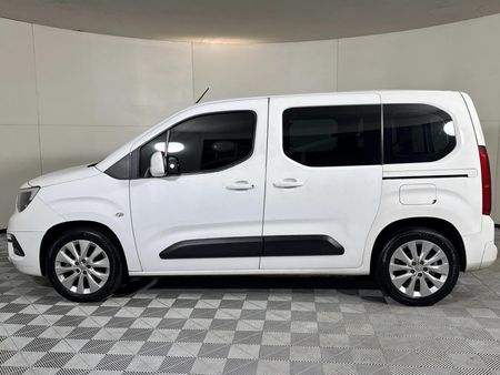 2019-Opel-Combo-Life-Enjoy-16-TD_19