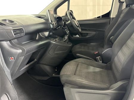 2019-Opel-Combo-Life-Enjoy-16-TD_8