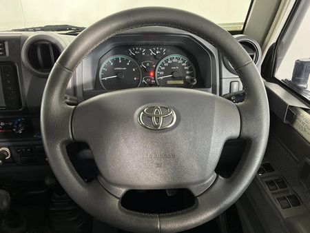 2014-Toyota-Land-Cruiser-79-45-D-Double-Cab_11