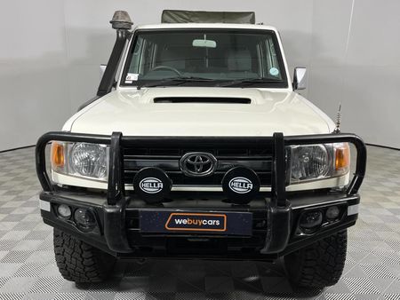 2014-Toyota-Land-Cruiser-79-45-D-Double-Cab_13