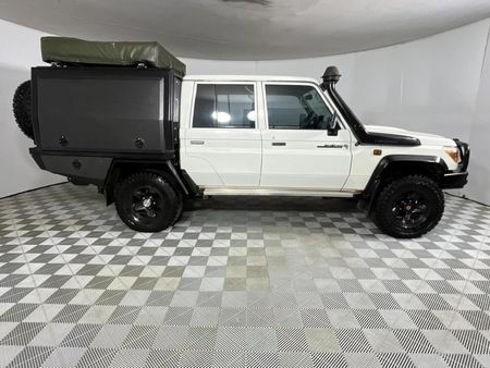 2014-Toyota-Land-Cruiser-79-45-D-Double-Cab_15