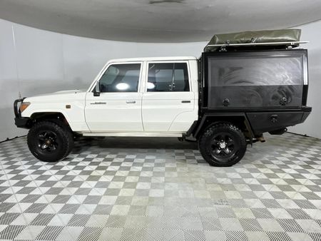 2014-Toyota-Land-Cruiser-79-45-D-Double-Cab_17
